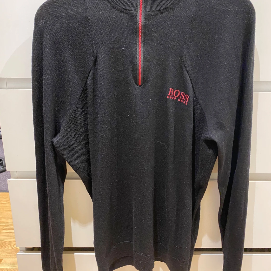 Svart stickad tröja från Hugo Boss