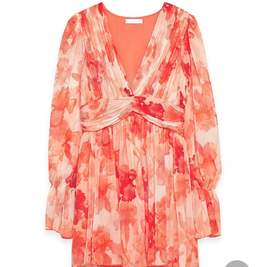 Blommig kortklänning med v-ringning