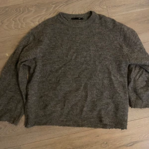 Grå stickad tröja från lager 157 - Endast använd ett fåtal gånger.