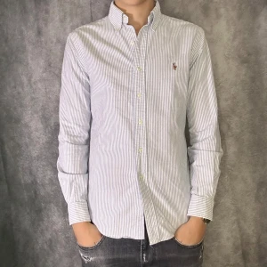 Ralph lauren skjorta - Mycket fint skick | Size S  | fraktar spårbart inom 24 timmar |  för att köpa klicka ” köp nu” | vid frågor skriv ett meddelande |