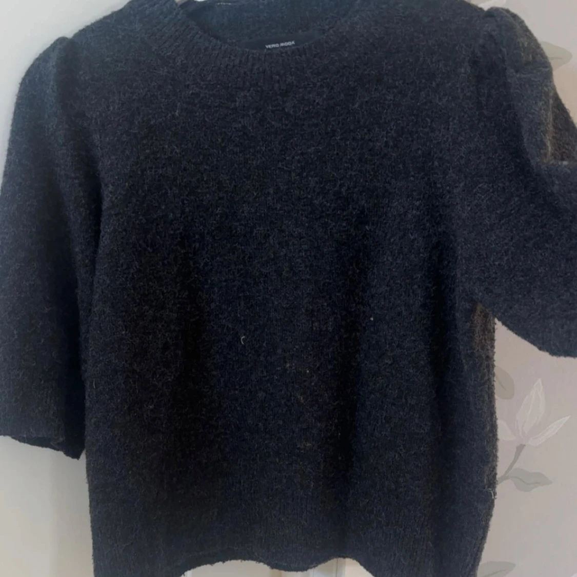 Mörkgrå stickad tröja från Vero Moda - 1