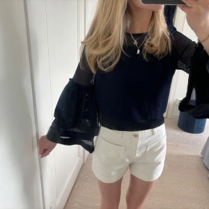 Blus med volanger - Sjukt fin blus med volanger frpn Gracie💙 