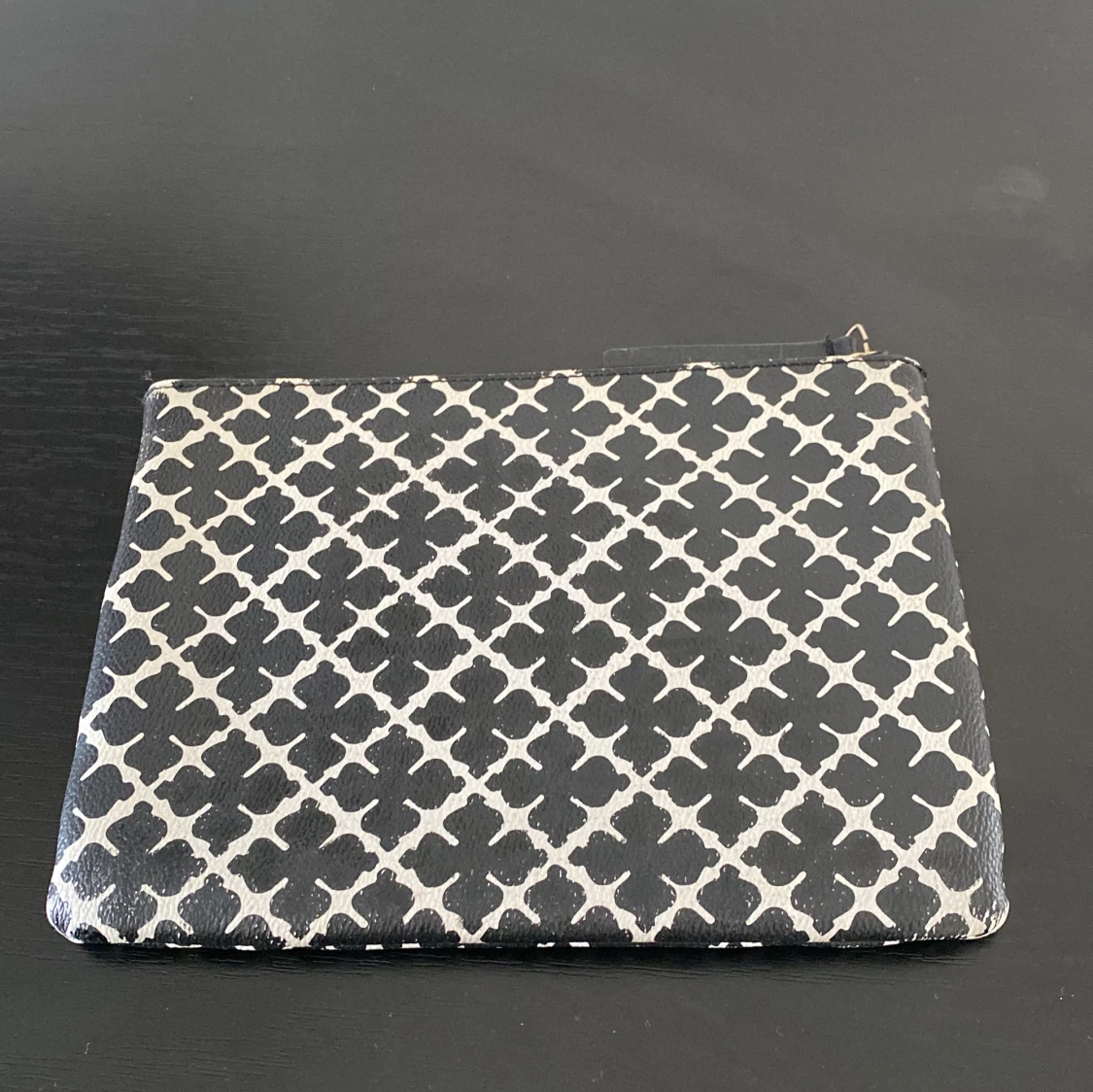 Svartvit kuvertväska från By Malene Birger - 1