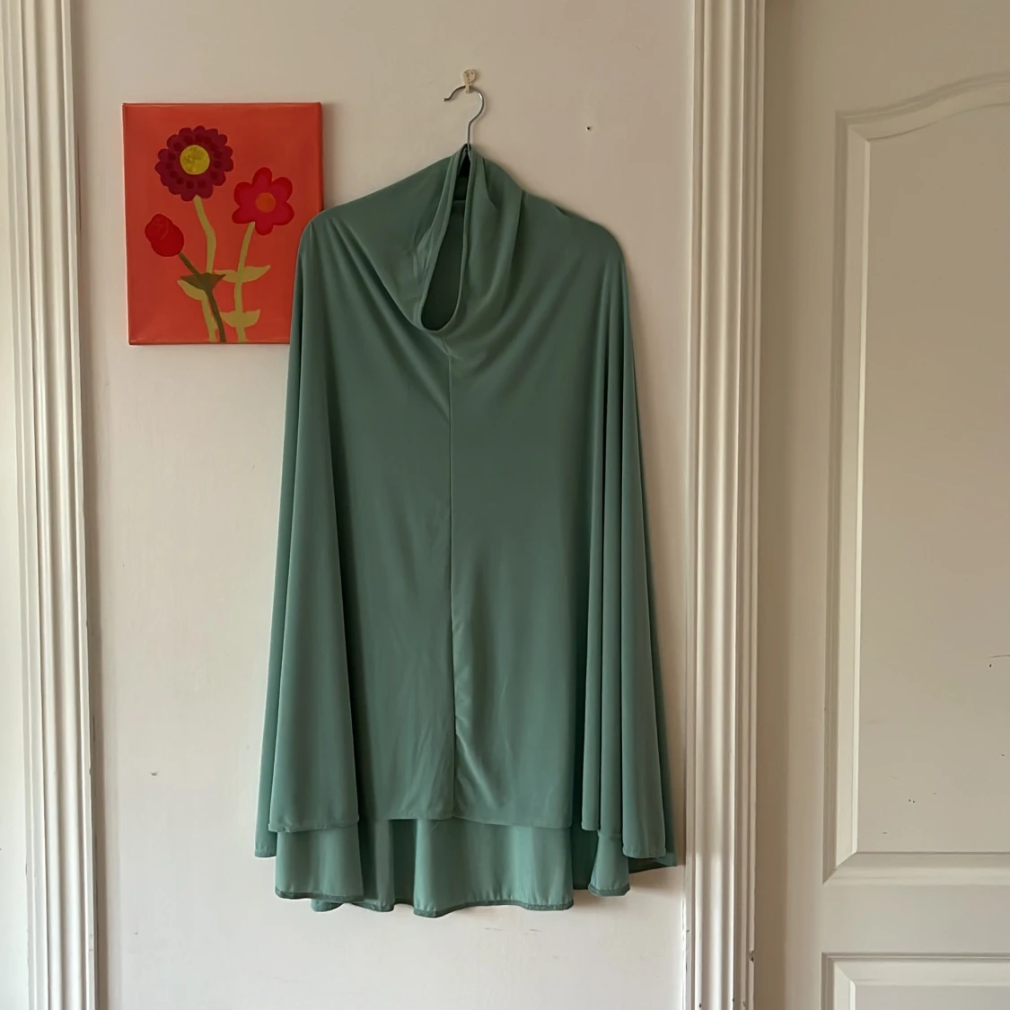 Ljusgrön långklänning med matchande khimar  - 3