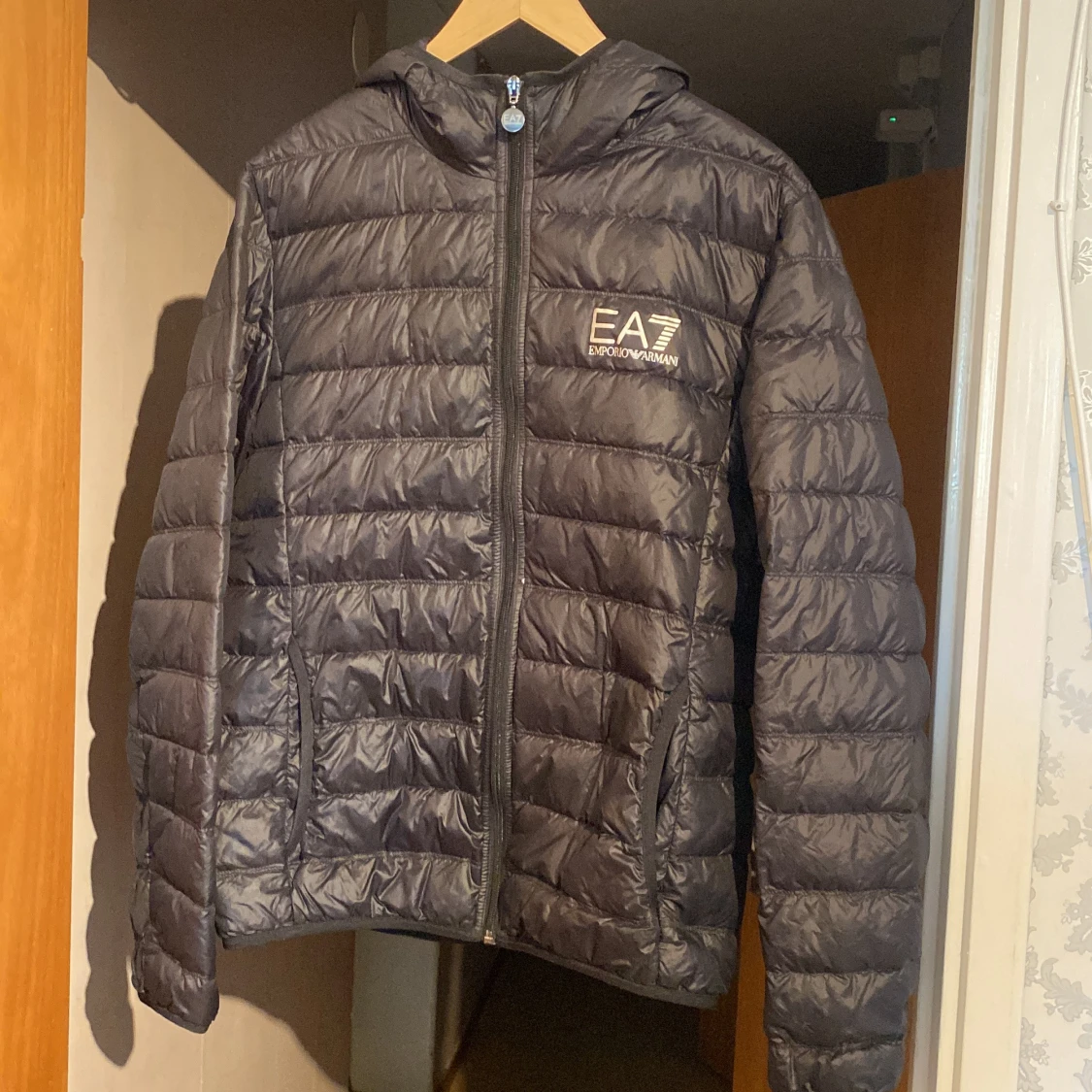 Svart dunjacka EA7 Emporio Armani