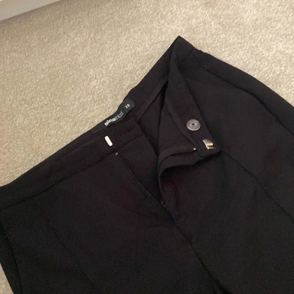 Svarta bootcut kostymbyxor Gina Tricot - 1