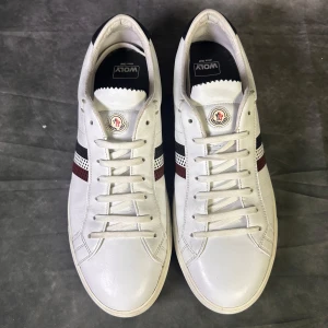 Moncler monaco skor - Mycket fint skick | Size 43  | fraktar spårbart inom 24 timmar |  för att köpa klicka ” köp nu” | vid frågor skriv ett meddelande |