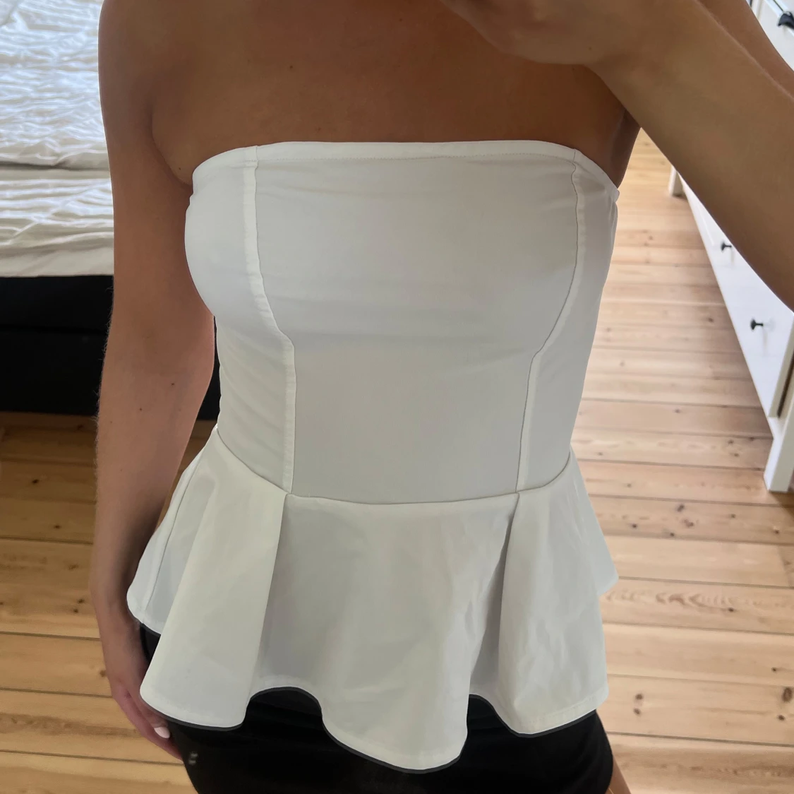 Vit bandeau topp med volang från H&M - 1