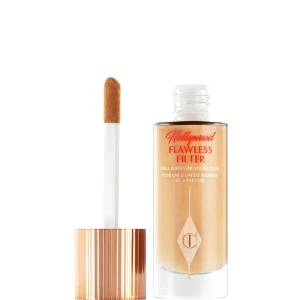 Charlotte Tilbury Flawless Filter 2.5 - Hollywood Flawless Filter från Charlotte Tilbury är en flytande produkt med glow-effekt som kan användas som primer, highlighter eller lätt foundation. Endast testad en gång men fel färg. Färg 2.5🩷 nypris 599kr