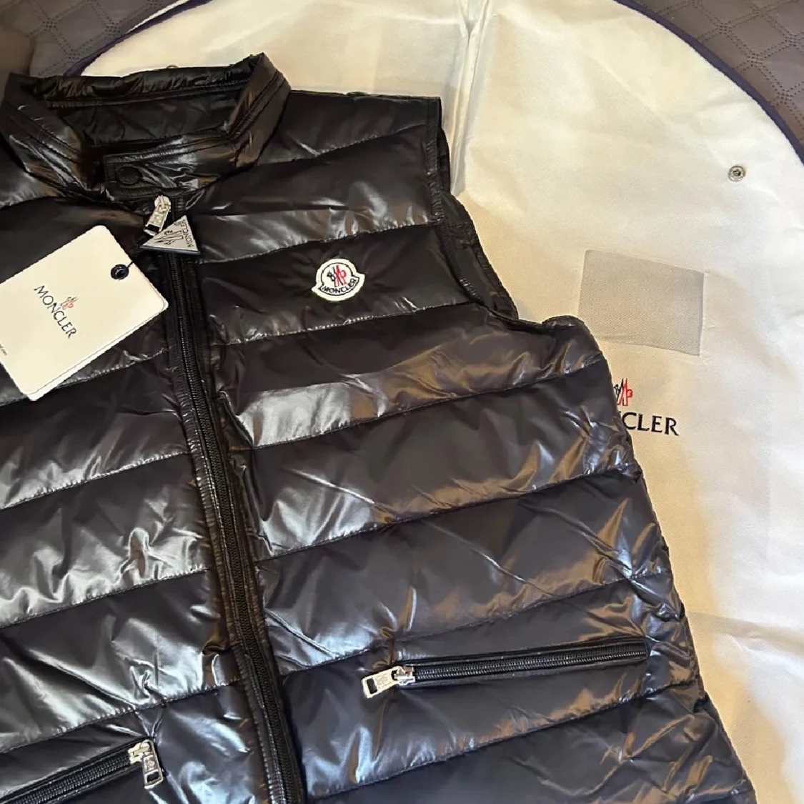 Svart dunväst från Moncler