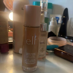 e.l.f. Halo Glow Liquid Filter - Säljer e.l.f. Halo Glow Liquid Filter, en flytande glow booster, färg 4 medium mer än halva kvar säljer pågrund av fel färg💕köpt för att 179 säljer för 80 eller 70💕