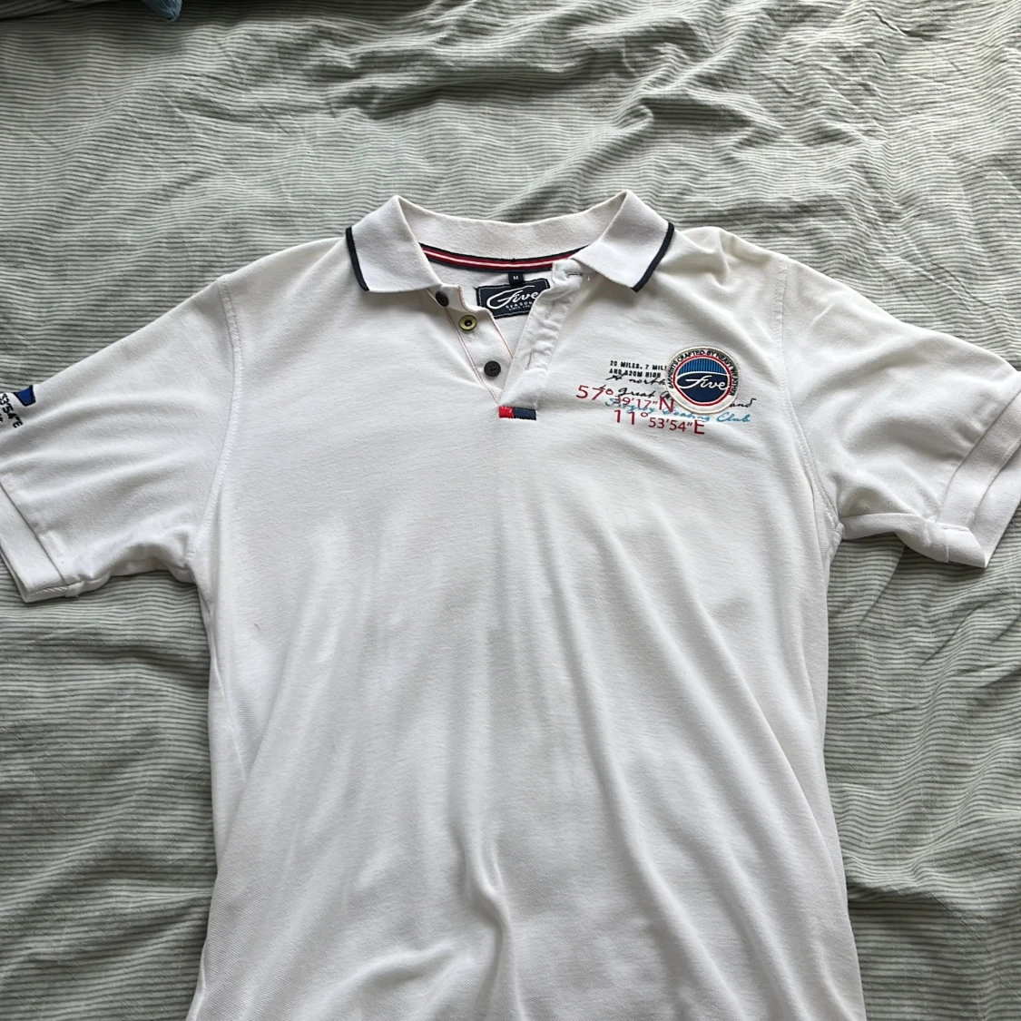 Vit pikétröja från Five Seasons M