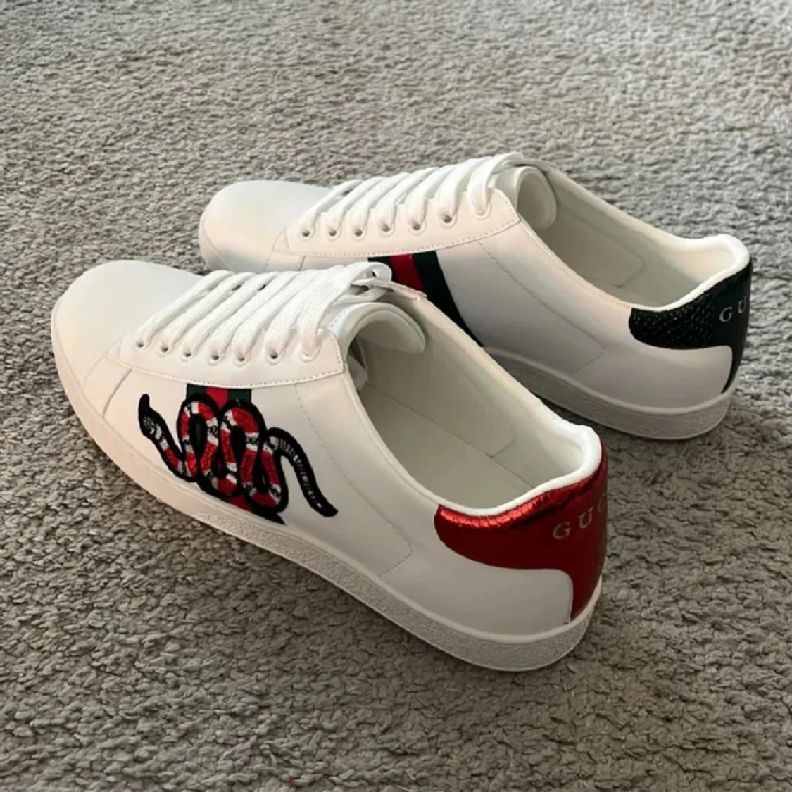 Gucci Ace vita sneakers med orm