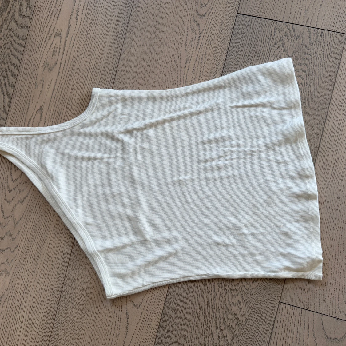 Vit ribbad oneshoulder topp H&M