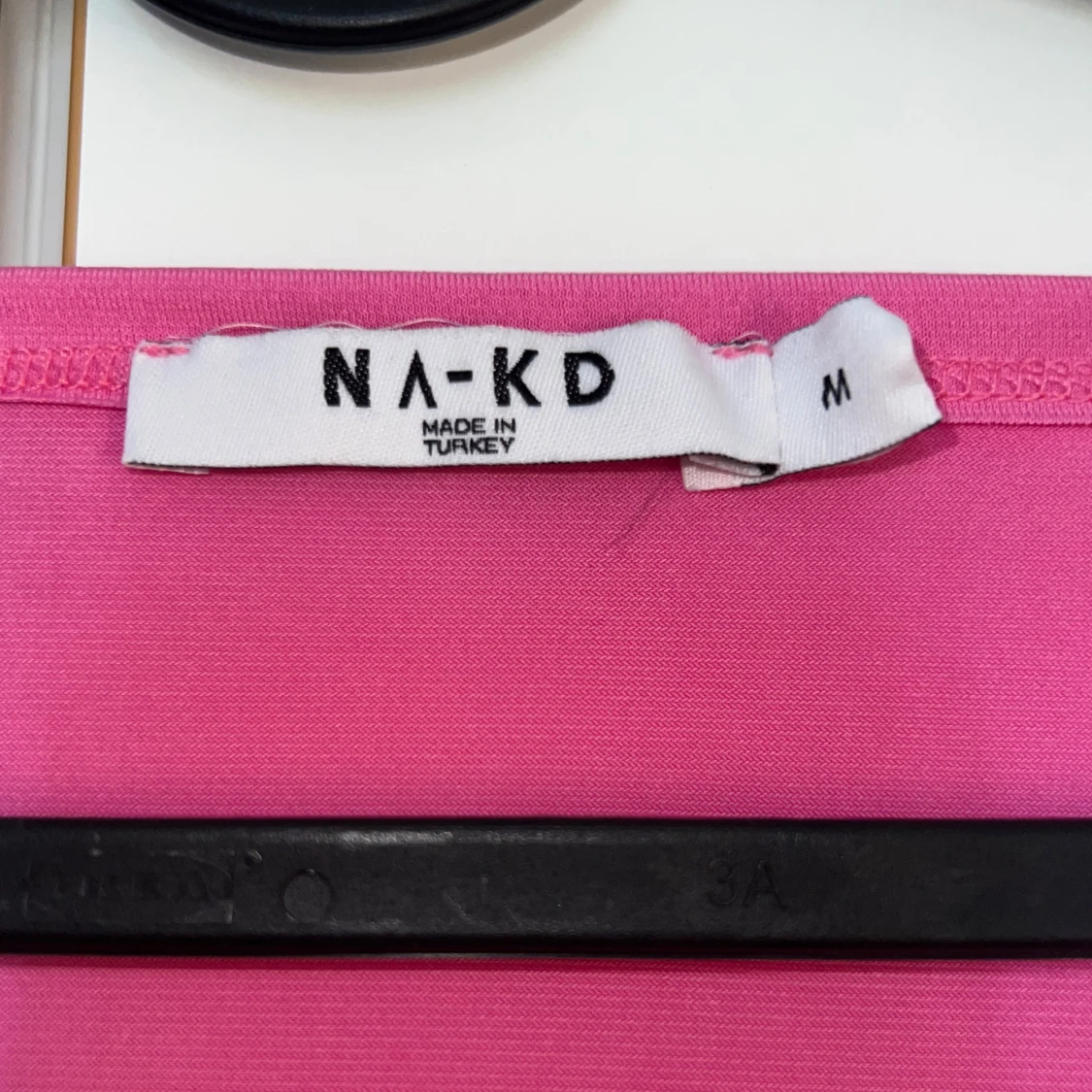 Rosa omlottopp med knyt från NA-KD - 1