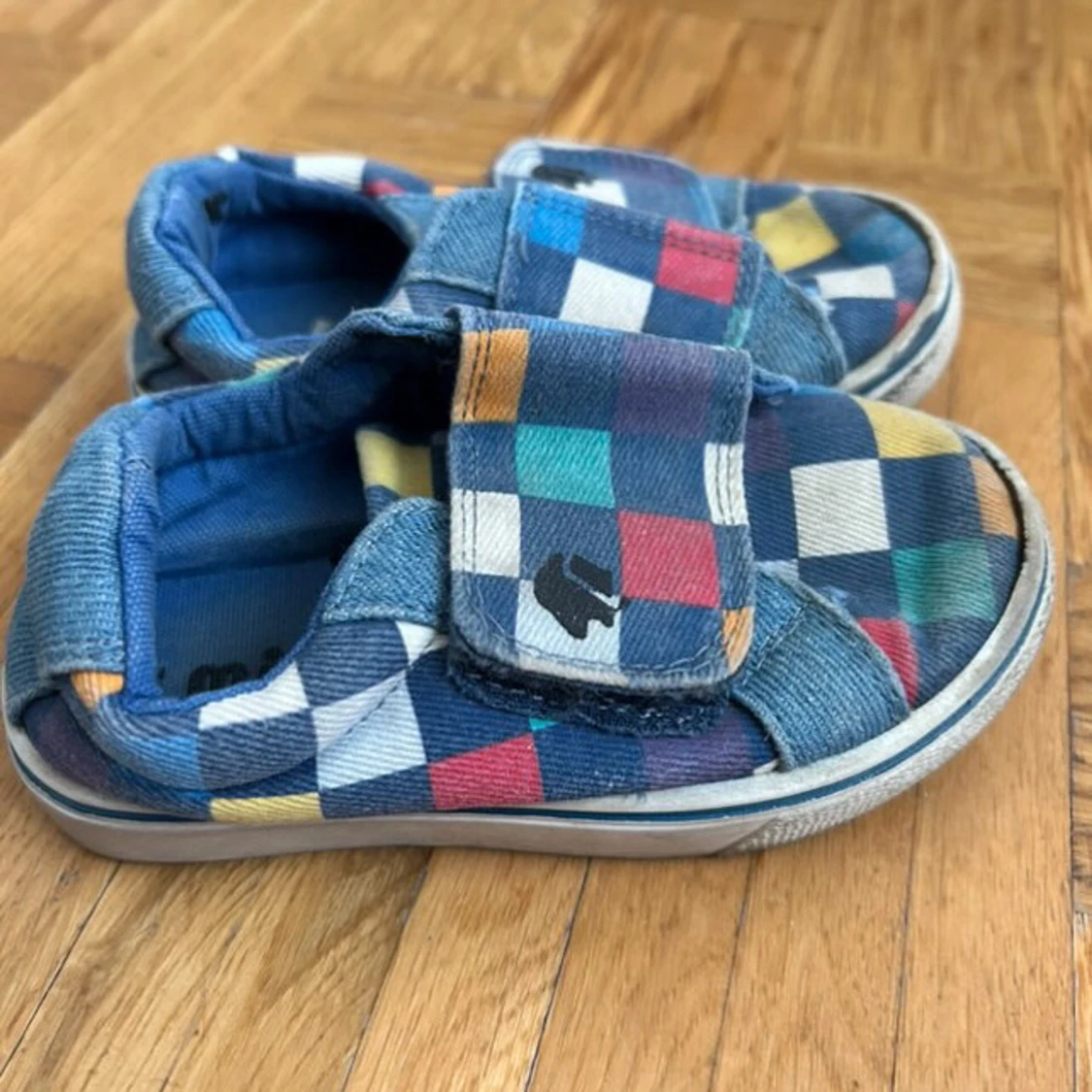 Färgglada rutiga sneakers från Minories - 2