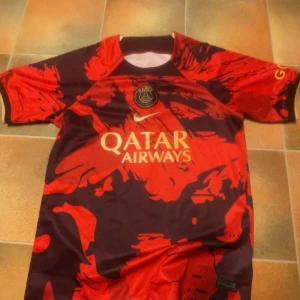 PSG T-shirt - Pris kan diskuteras.