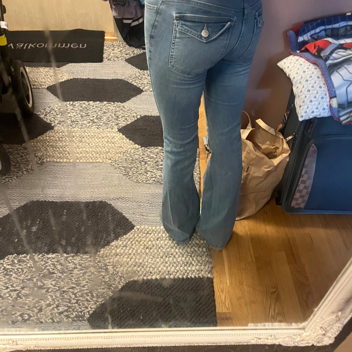 Bootcut jeans i ljusblå denim från Nelly - 1