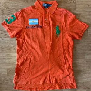 Ralph Lauren Polo Argentina  - !skicka bud för snabb affär!  Ralph lauren Argentina Pike i storlek M, mycket bra skick och sälssynt. Skriv om ni undrar någonting 📲