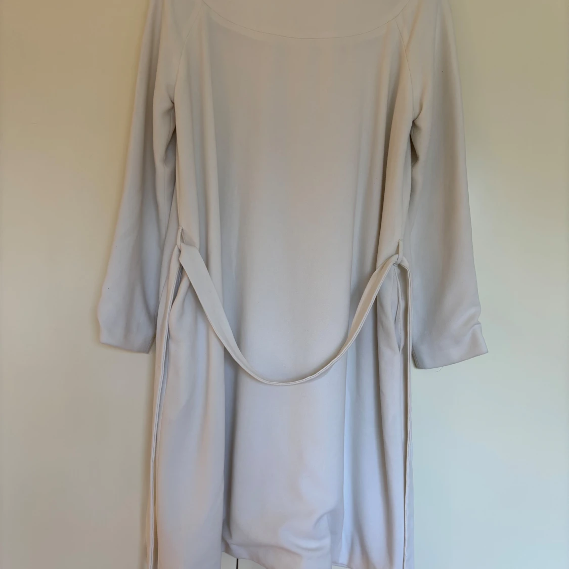 Vit Rodebjer kappa med bälte och sidofickor, XS - 4