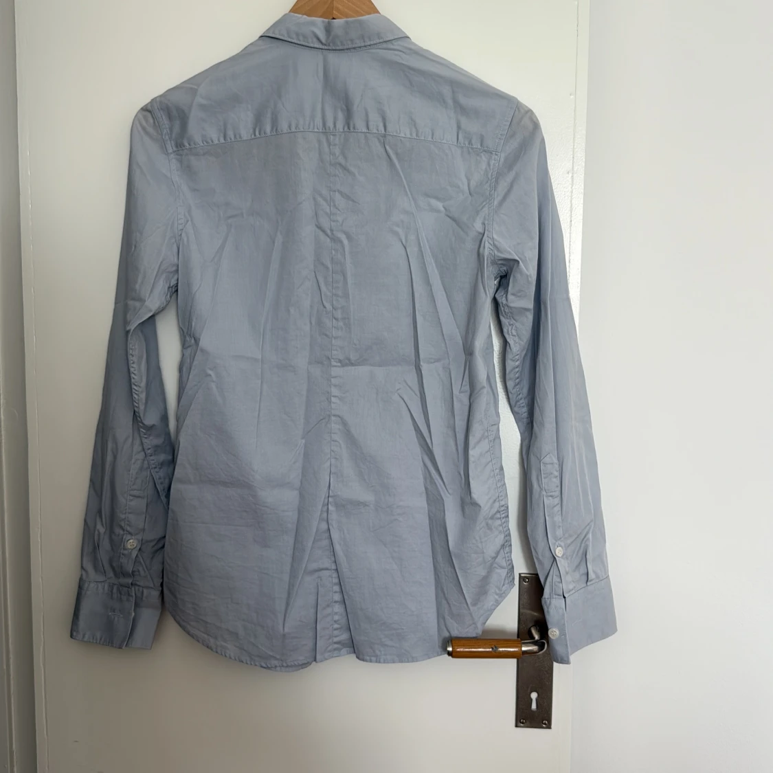 Ljusblå skjorta från Filippa K - 1