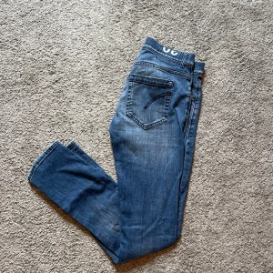 Dondup jeans - Tja säljer nu mina riktigt snygga Dondup jeans i storlek 30! Hör av er vid fler funderingar🫶