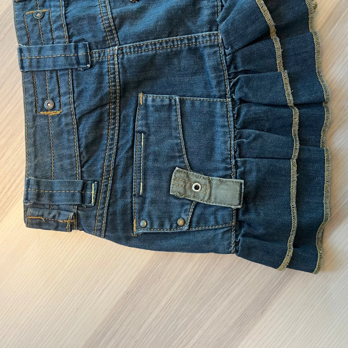 Jeanskjol med volang från MNG Jeans - 3