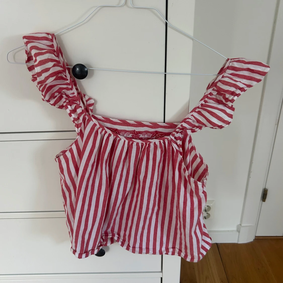 Randig röd- och vit blus - 1