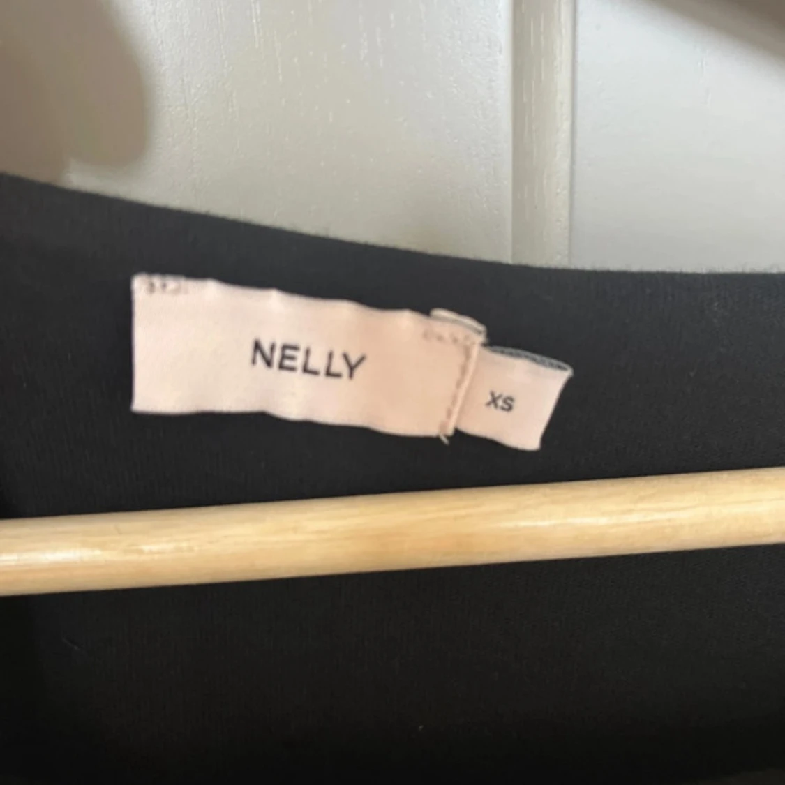 Svart offshoulder topp från Nelly - 1