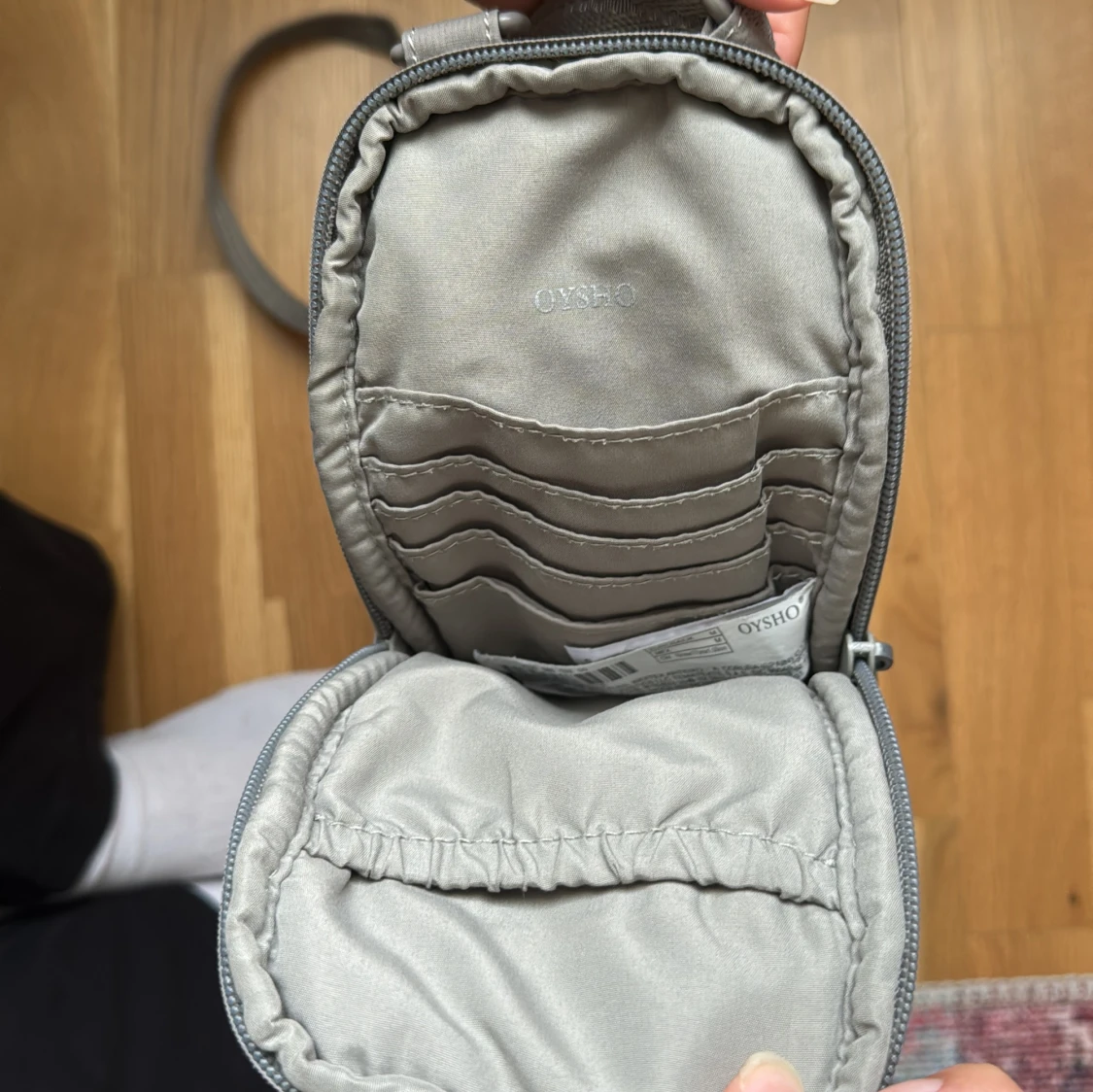 Grå mobilväska från Oysho - 2