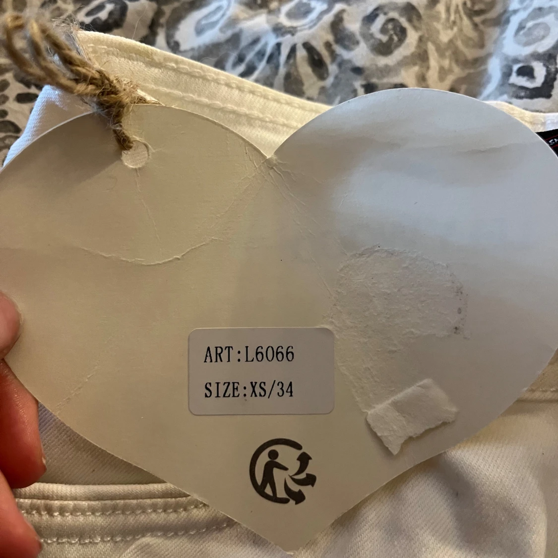 Vit jeansshorts med röd detalj Blue Rags - 2