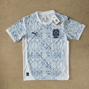 Portugal special tröja - Säljer denna snygga Portugal tröjan för endast 299kr skriv till om ni har några frågor om tröjan