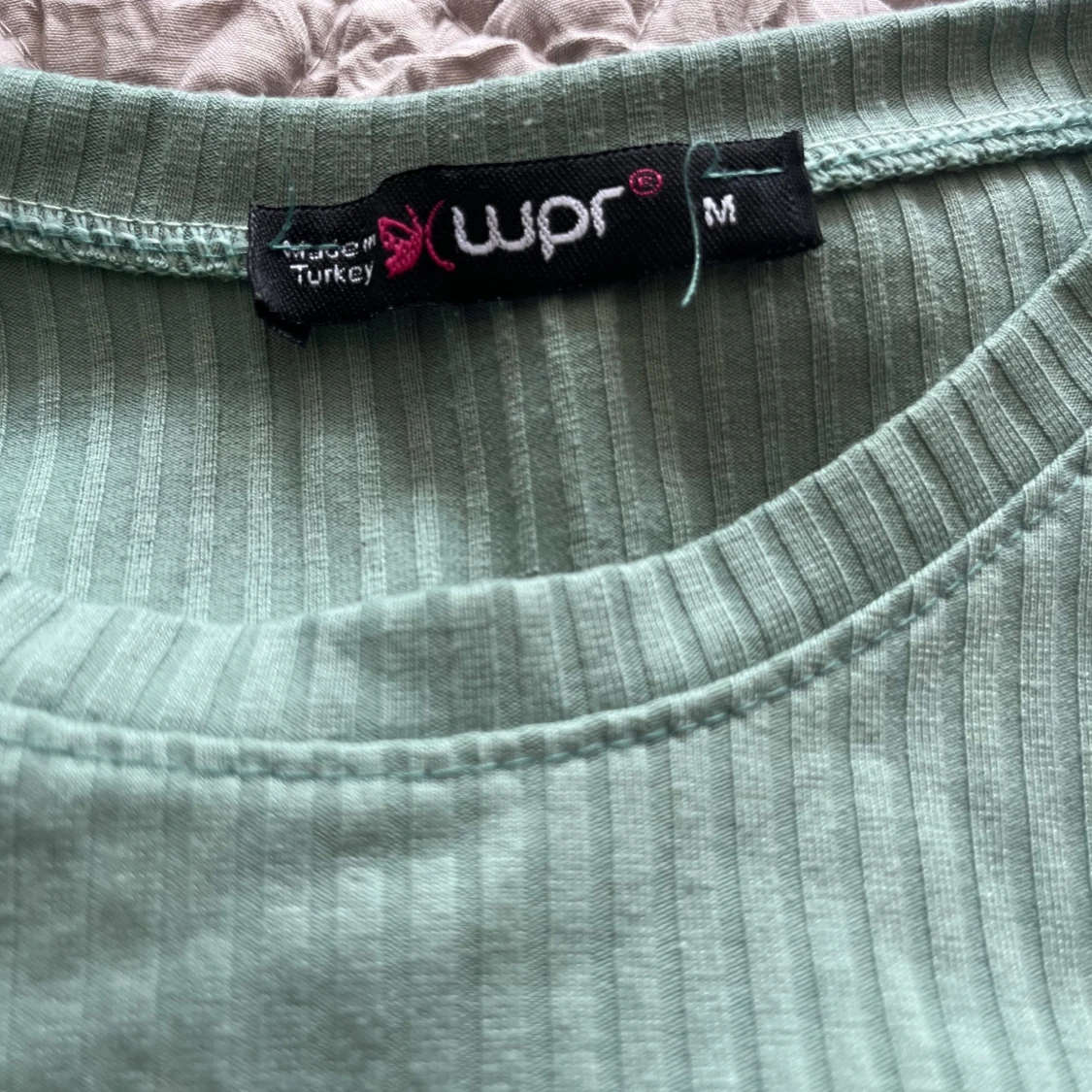 Ribbad grön topp med knyt  - 2