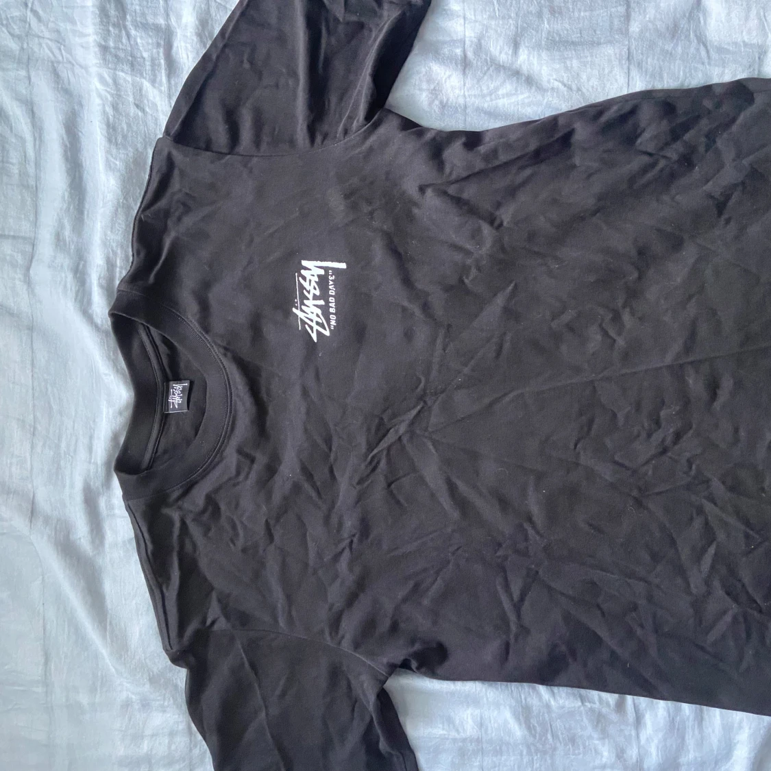 Svart Stüssy t-shirt med blommor