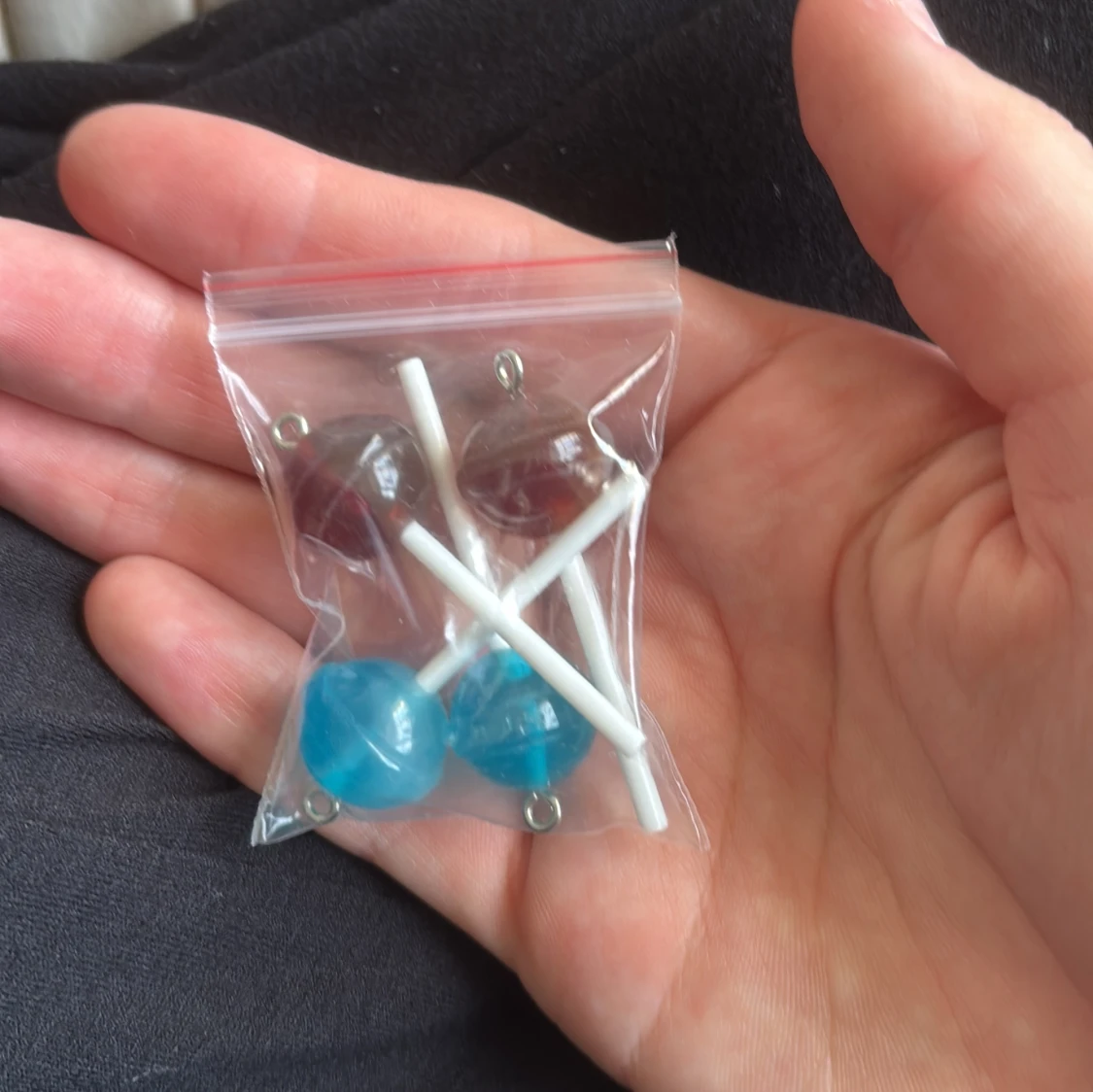 Söta klubba-örhängen i blått och brunt - 1