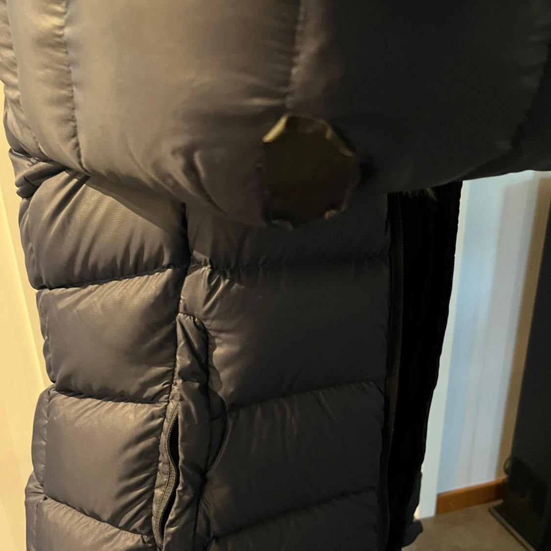 Mörkblå Peak Performance dunjacka - 2