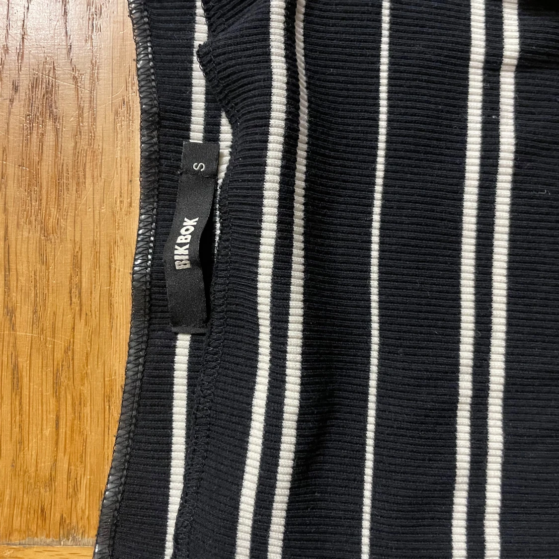 Randig offshoulder topp från Bik Bok - 2