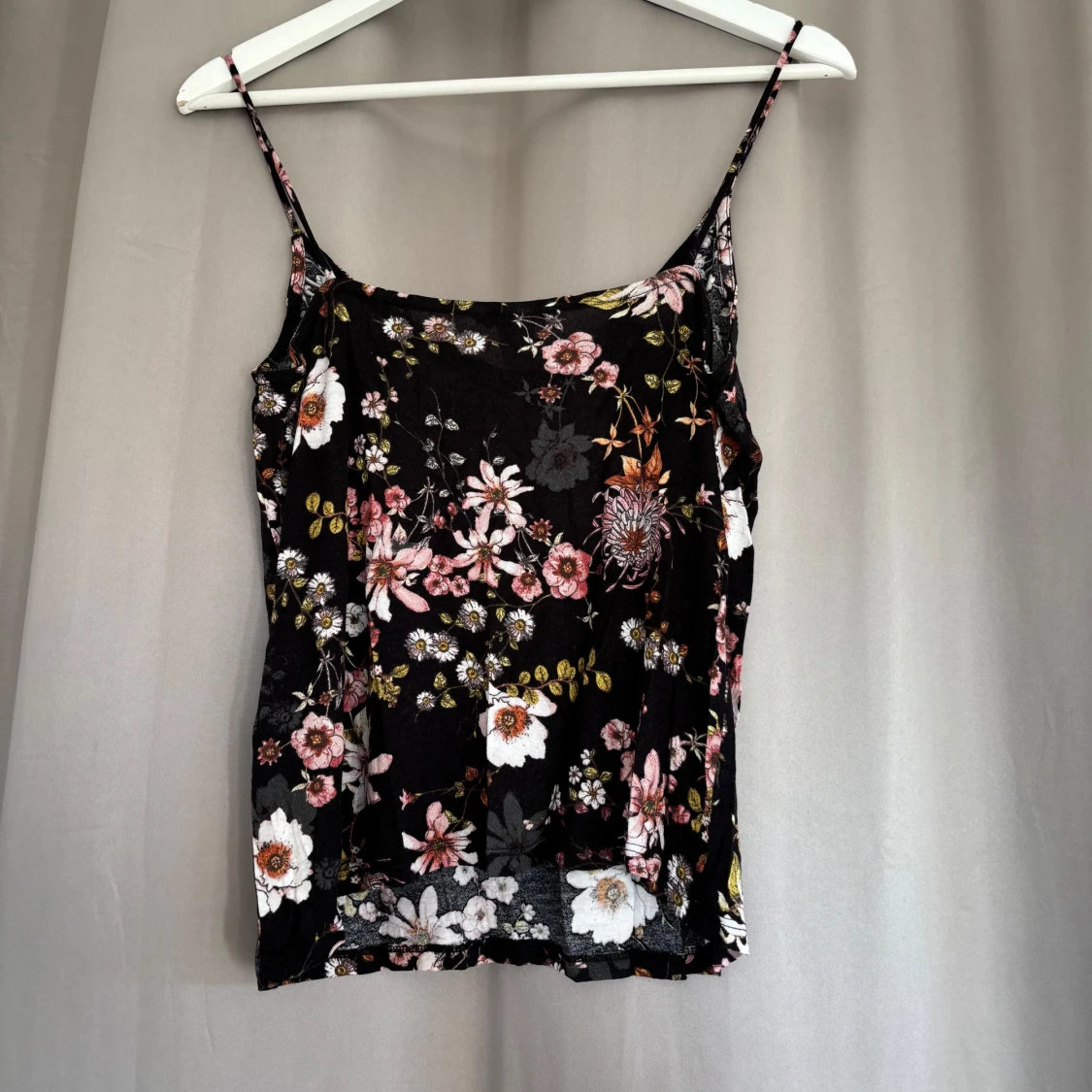 Blommig svart linnetopp från H&M - 1