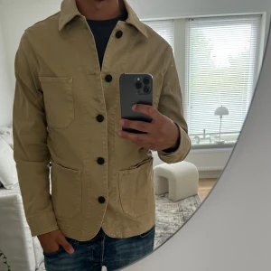 Selelcted homme overshirt  - Tjena! Säljer en otroligt fet overshirt i toppskick, ärligt det fastaste plagget jag har ägt, inga defekter, varan är som ny, priset kan diskuteras!