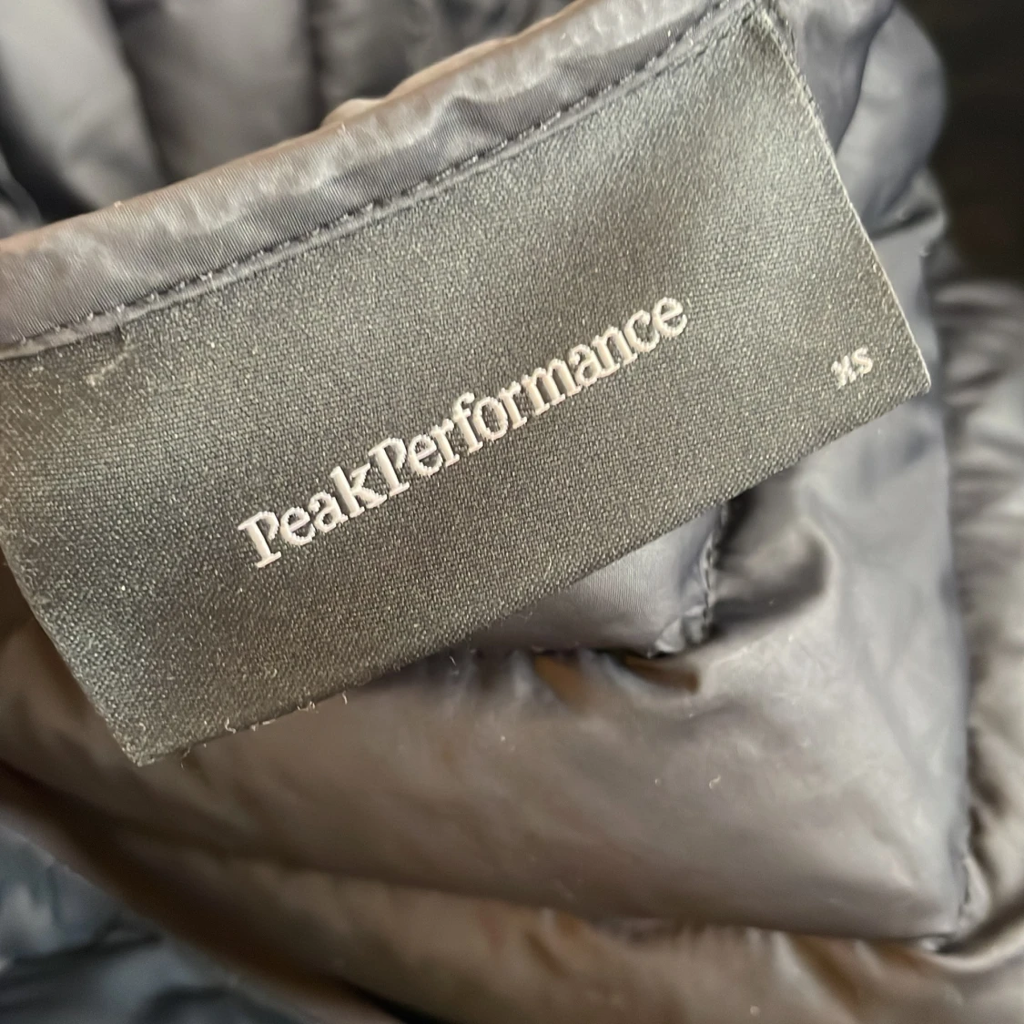 Svart dunjacka från Peak Performance - 2