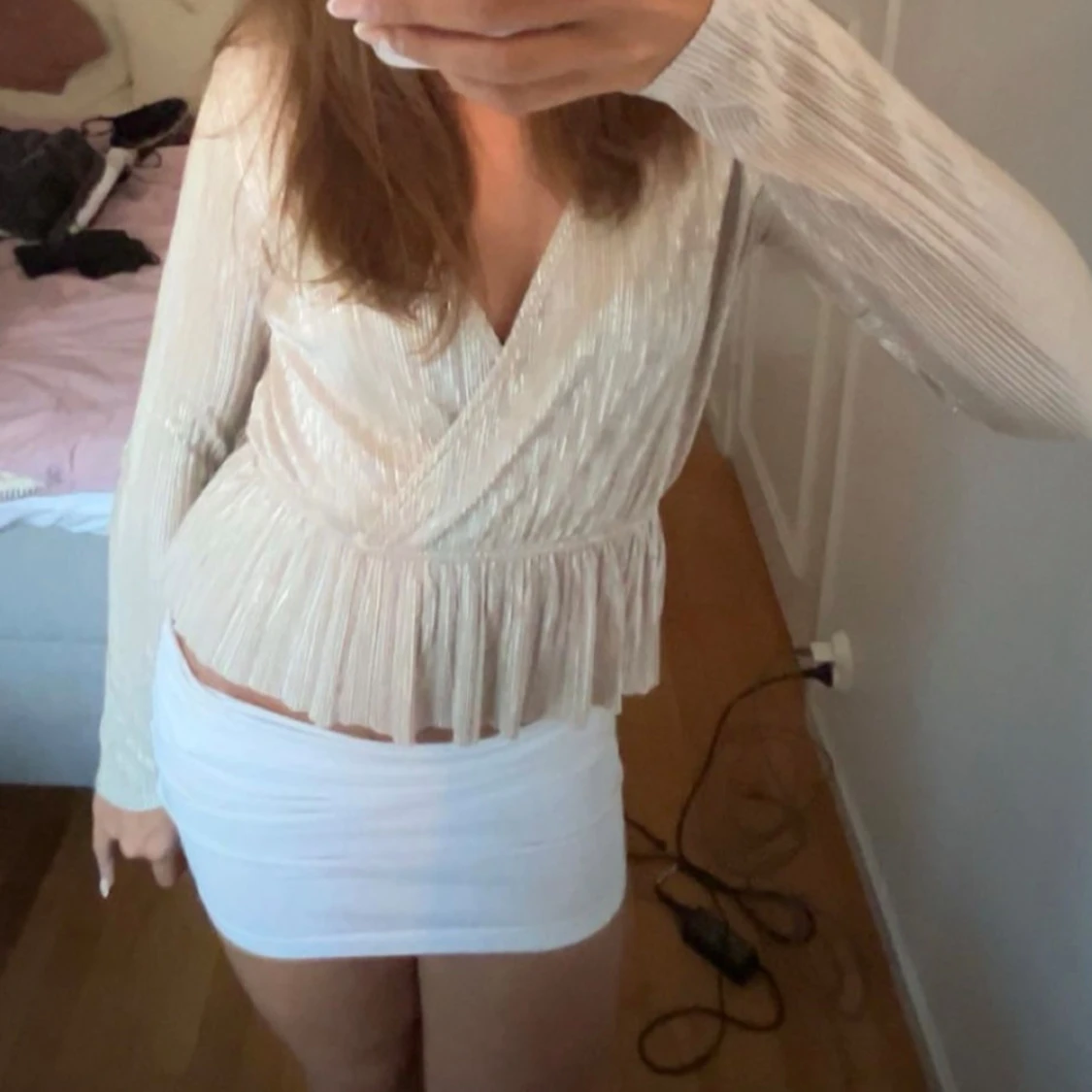 Beige omlottopp med volang - 1