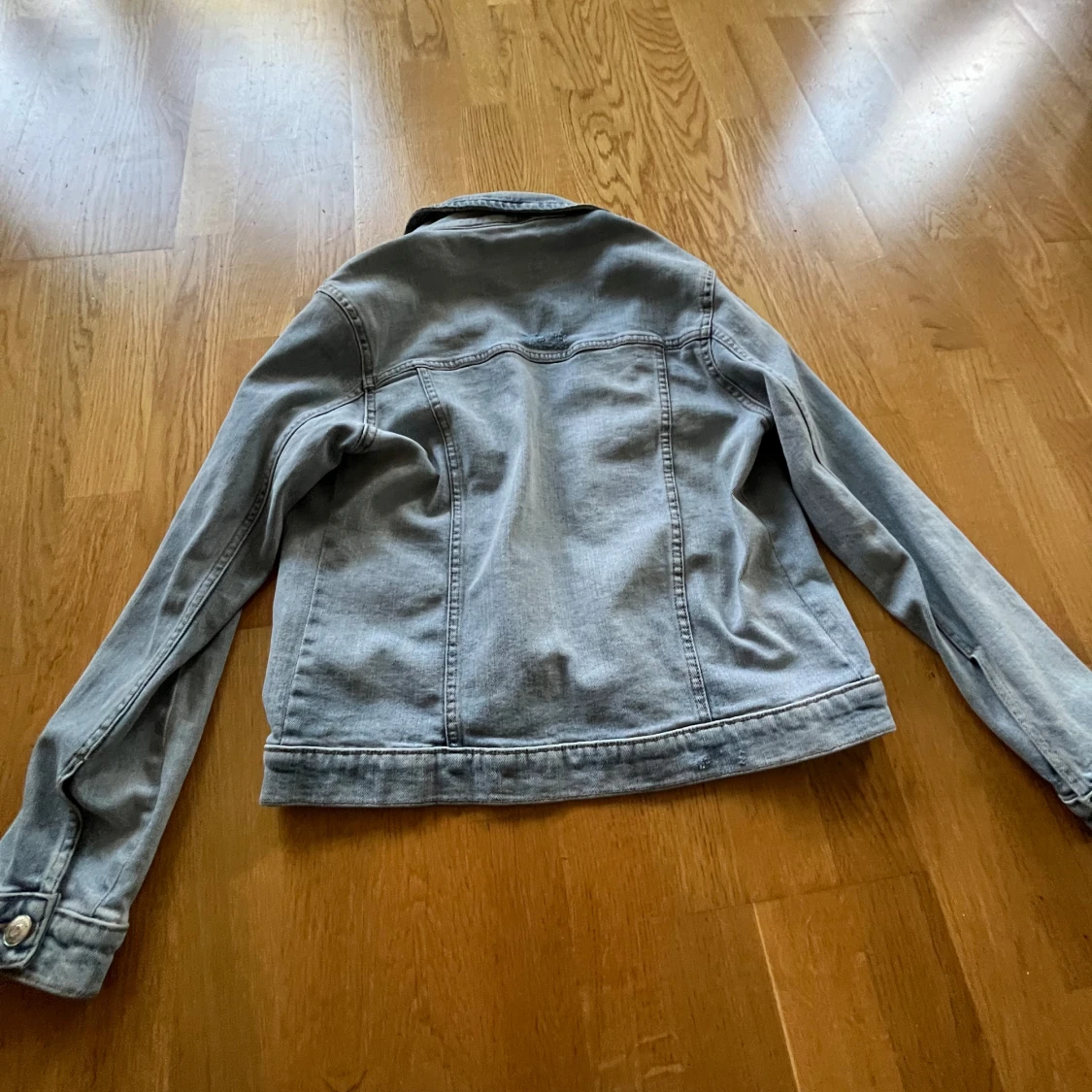 Ljusblå jeansjacka från KappAhl - 1