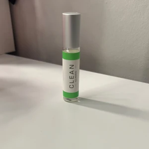 Clean parfym 5 ml💕 - En clean parfym i lukten Apple blossom som knappt är använd nånting🥰🥰