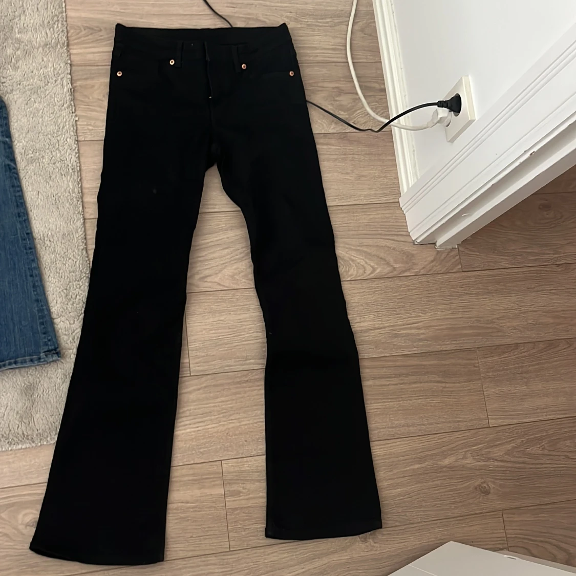 Svarta bootcut jeans