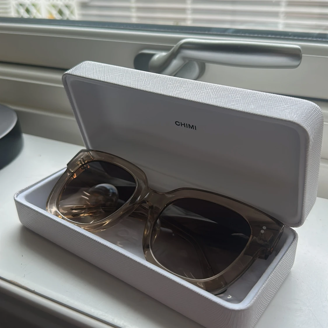 Beige CHIMI solglasögon 