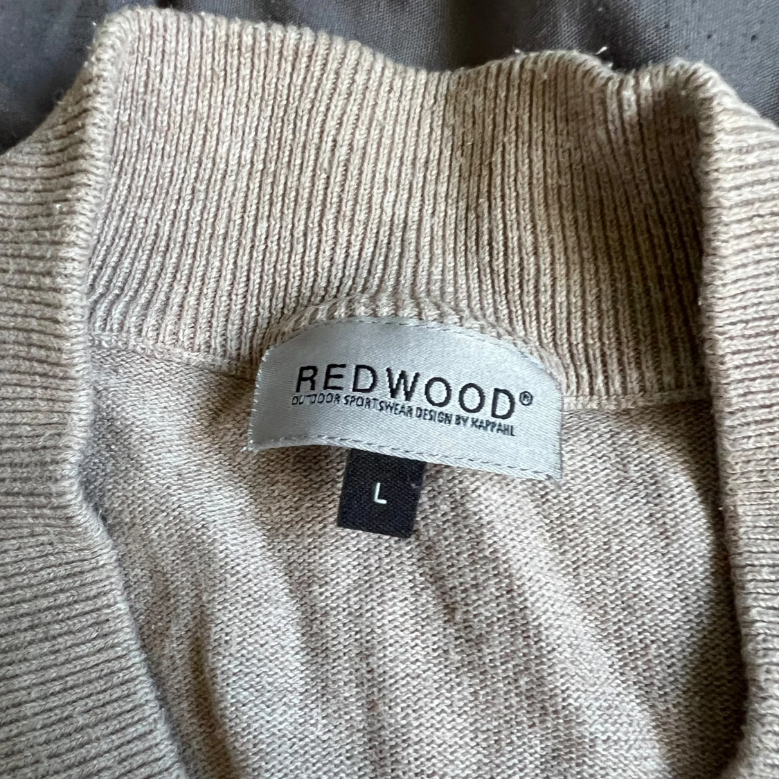 Beige stickad polotröja från Redwood - 1