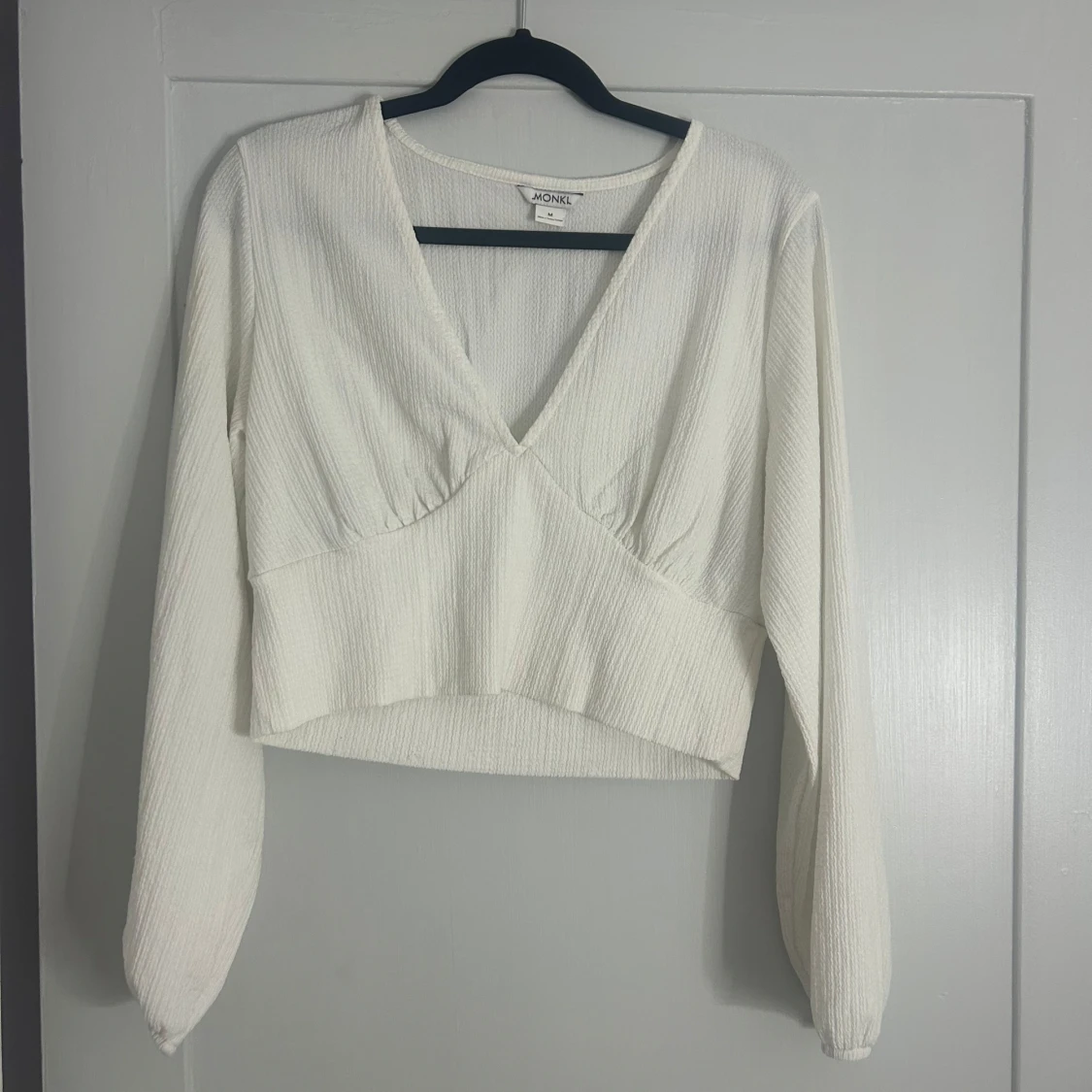 Svart och vit omlottopp från Monki - 1