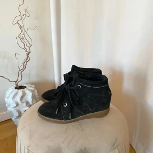 Isabel marant skor - Supersnygga isabel marant skor i storlek 38. Kan mötas upp i Stockholm🩷