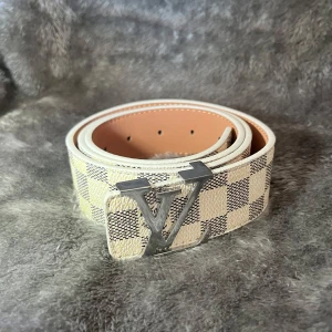 Vitt lvbälte - Snyggt vitt bälte, aldrig använt, skriv vid frågor!🤗