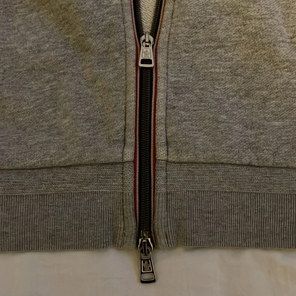 Grå Moncler hoodie med dragkedja - 1